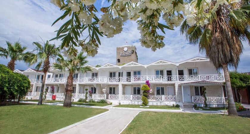 Risus Resort Hotel