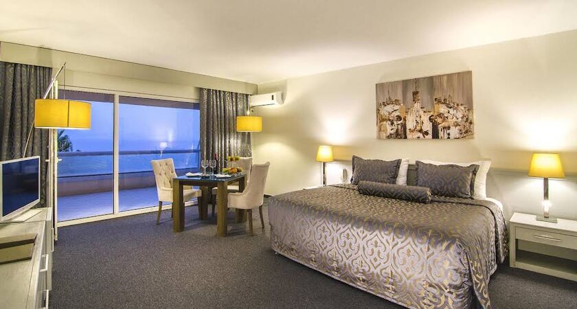 Grand Blue Sky Hotel