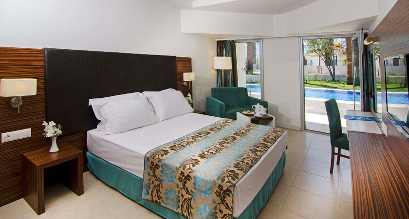 Palm Wings Beach Resort & Spa Kuşadası