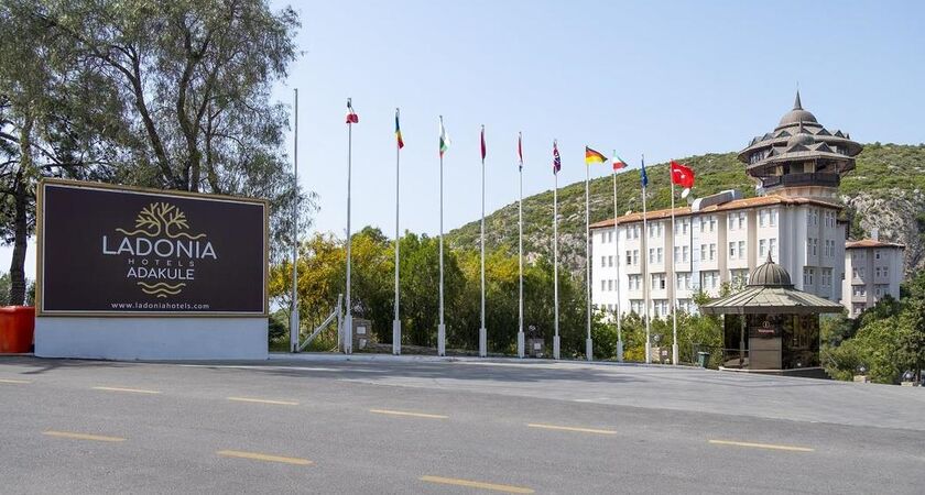 Ladonia Hotels Adakule
