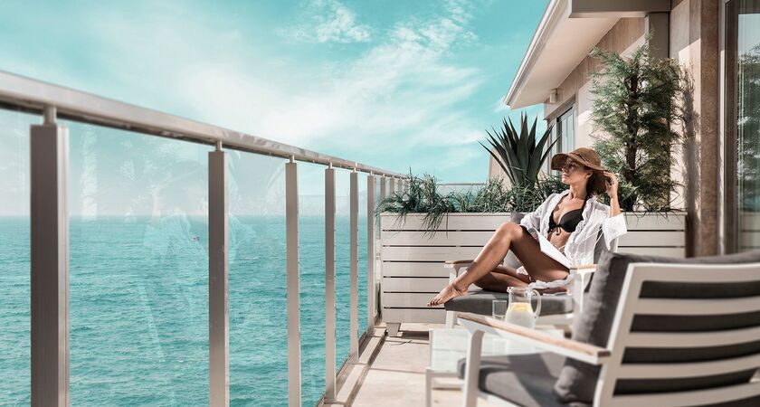 Charisma De Luxe Hotel