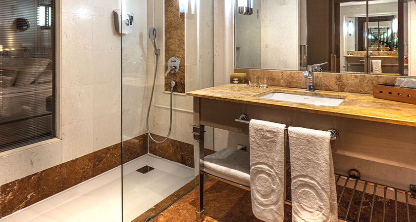 Charisma De Luxe Hotel