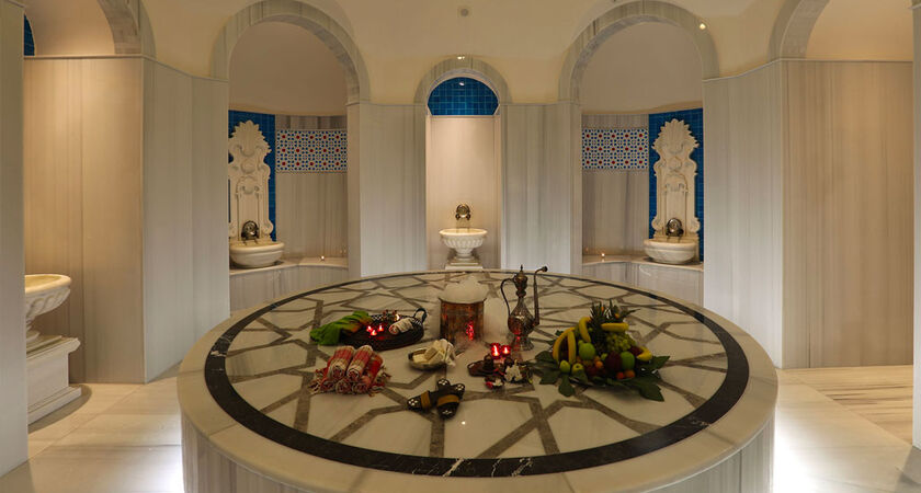 Charisma De Luxe Hotel